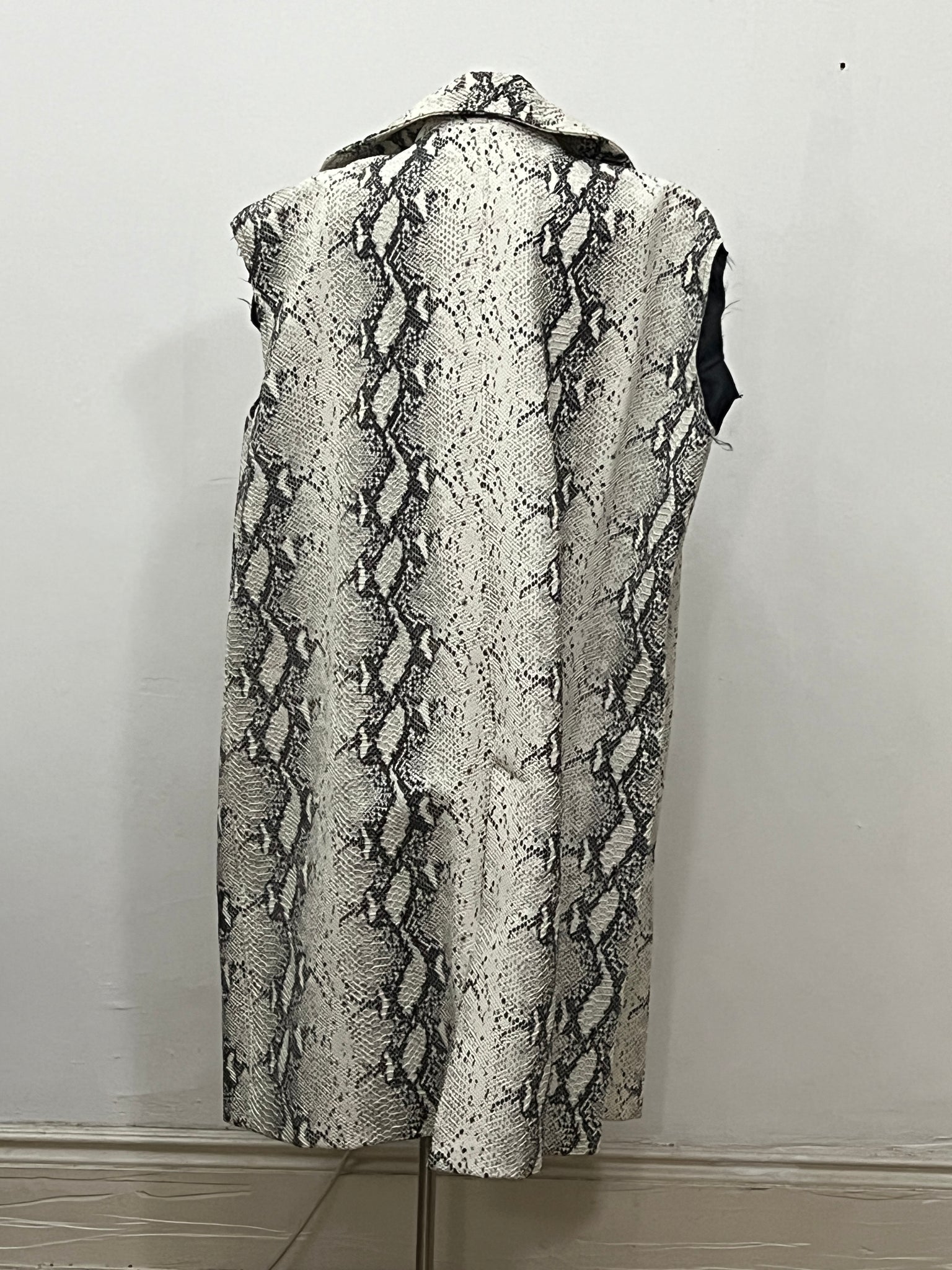 faux leather snake coat -sleevelest vest